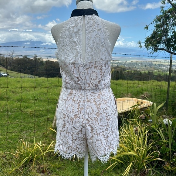 DO + BE Tied Ribbon Rose Lace Shorts Romper
Women's Medium - Picture 8 of 11